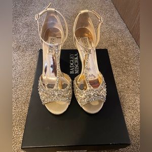 Badgley Mischka sarah 7.5 ivory satin shoes